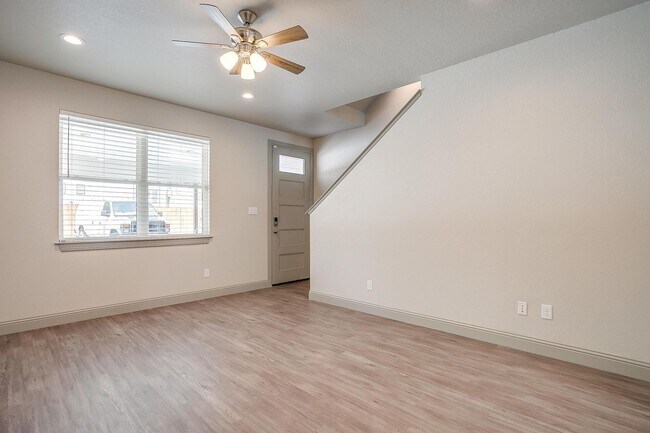 Building Photo - 2834 Wayside Ave