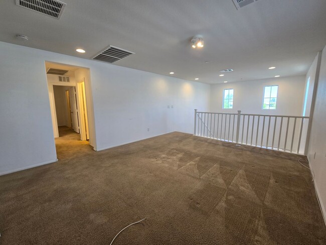 Building Photo - A Fabulous 5 Bedroom Home in Henderson
