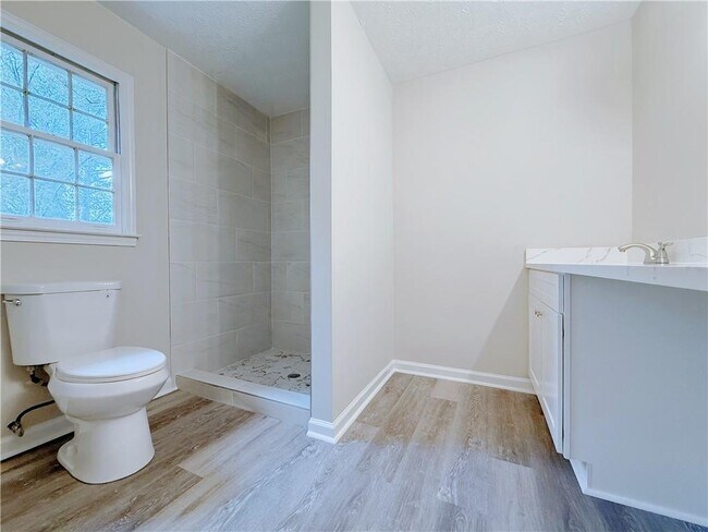 Building Photo - 2315 Hudson Dr SW