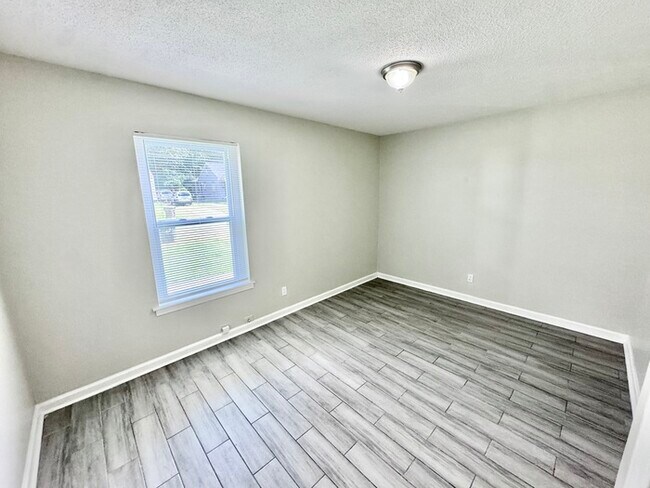 Building Photo - 3057 Radford Rd