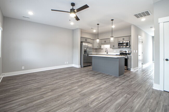 Building Photo - 1606 Jonathan Wade Cir