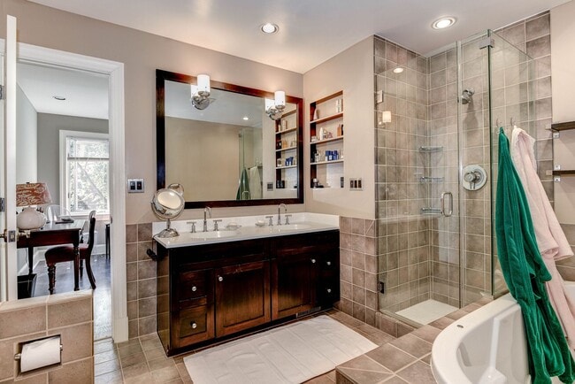 Building Photo - Beautiful Home in the Coveted Gated Community of Hillandale