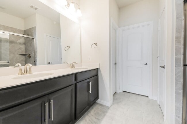 Building Photo - 2409 Rooster Ln