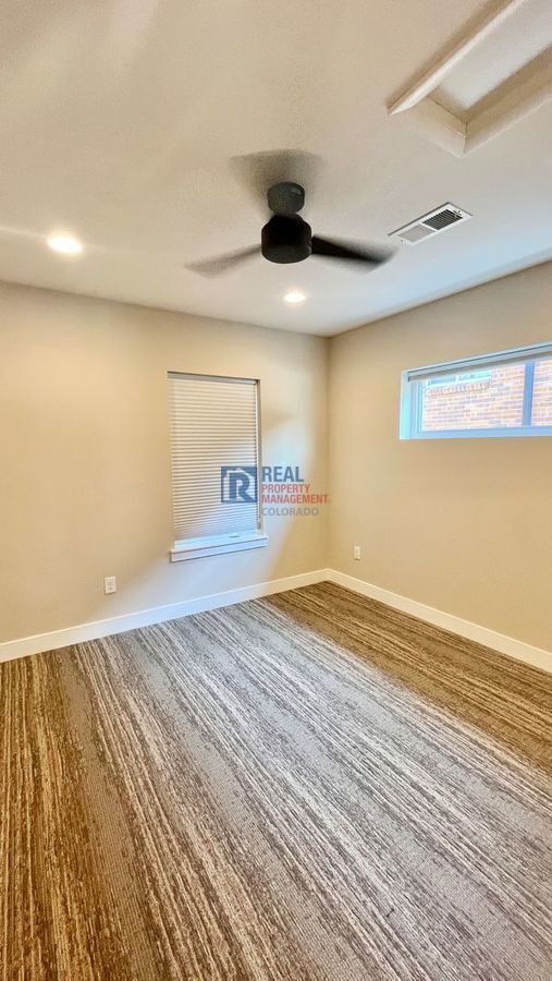 Building Photo - 127 1/2 S Pennsylvania St-