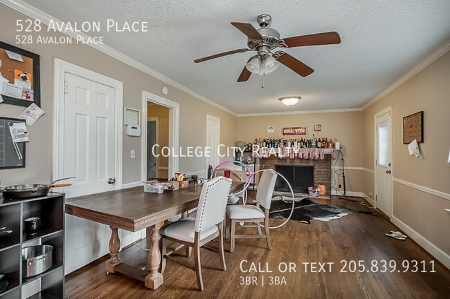 Building Photo - 528 Avalon Pl