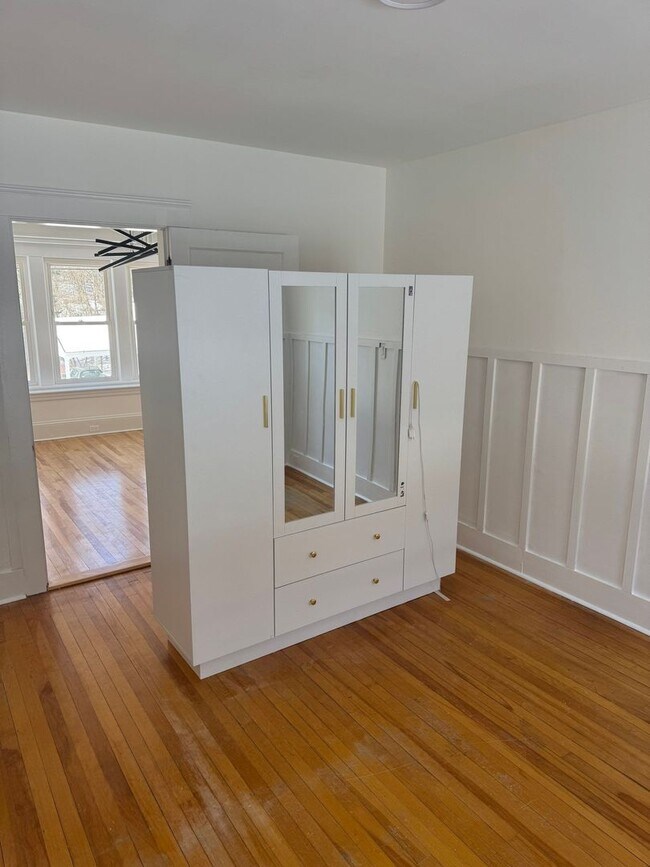 Building Photo - 2-4 Harding St