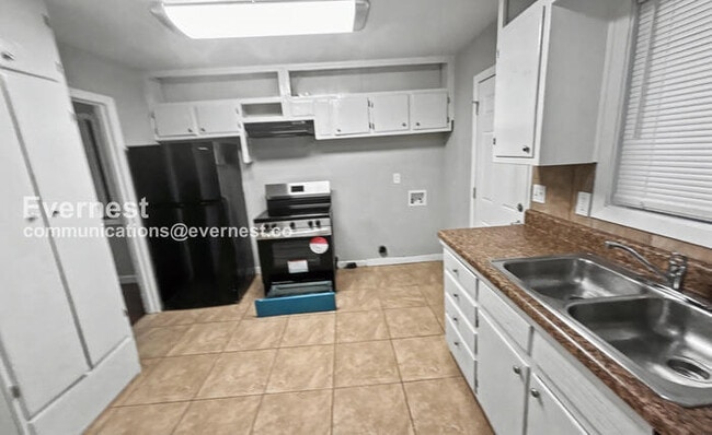 Building Photo - 244 E Haven Dr