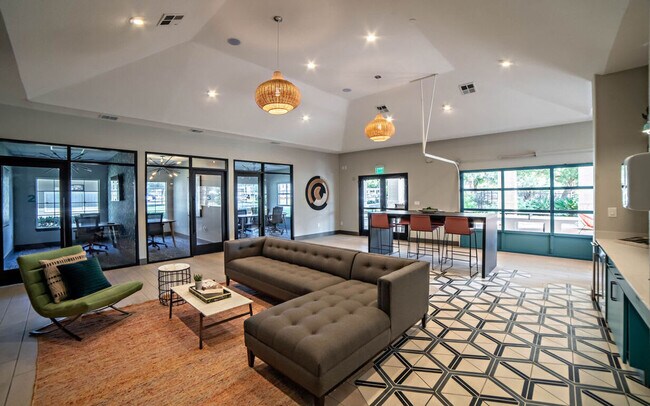 Building Photo - 1301 Crossing Pl