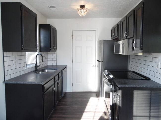 Building Photo - 2800 Kasey Ct