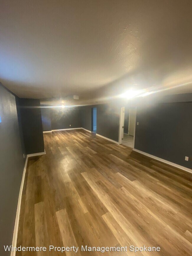 Building Photo - 5 br, 2.5 bath House - 1528 W Augusta ave