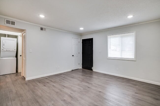 Building Photo - "Charming 2-Bedroom Duplex with Spacious 1,344 Sq Ft Living Space in Derby, KS!"