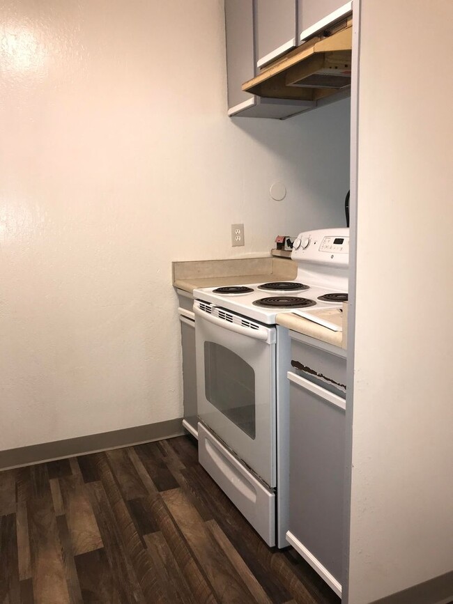 Building Photo - Garden Groves 3/2 $2200.00