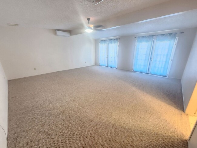 Building Photo - Beautiful 3 bedroom 2 Bath home in Indian Cove with a POOL!