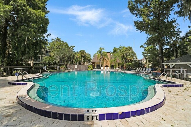 Building Photo - 4180 Versailles Dr