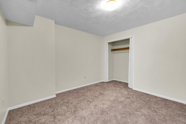 Building Photo - 103 Cliffside Dr