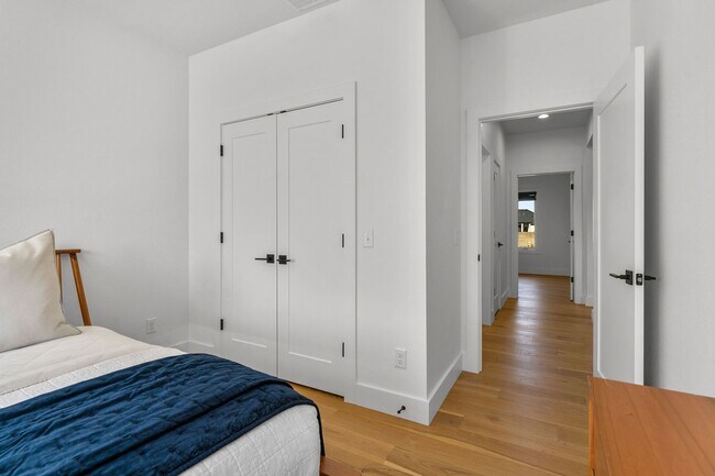 Building Photo - Gorgeous Rental in Wild House East Springfield