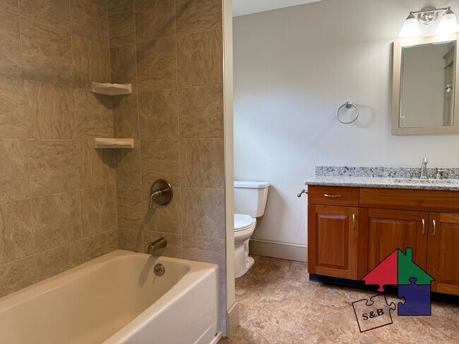 Building Photo - 14 Ayers St