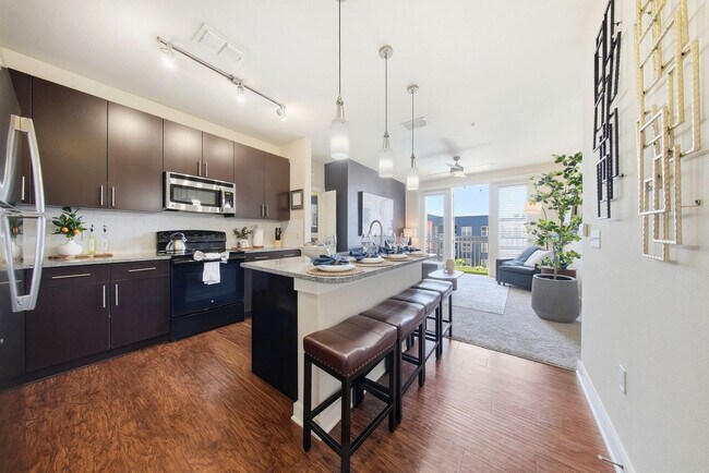 Building Photo - 1702 W Cleveland St