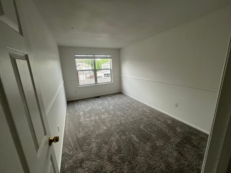 Building Photo - 5747 W 81st Pl