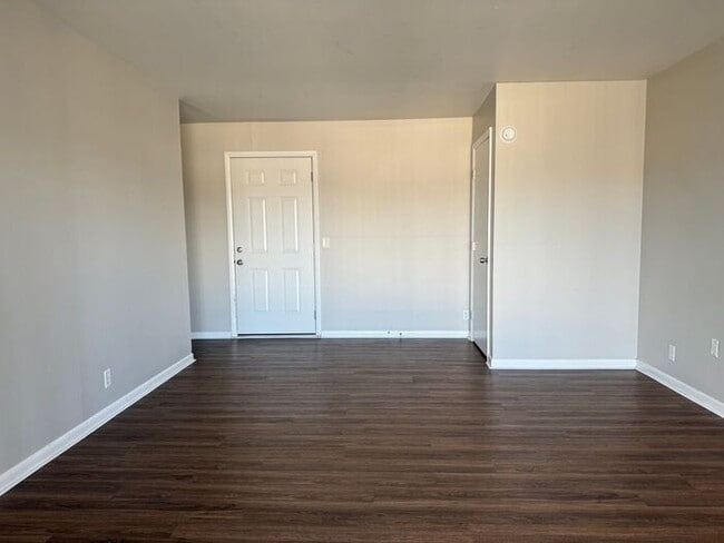 Building Photo - 2 Bedroom Unit was recently renovated. Live walking distance from the downtown square or steps fr...