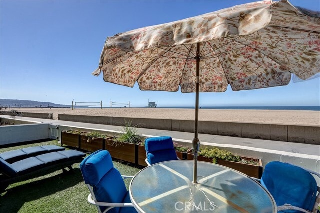 Building Photo - 532 The Strand