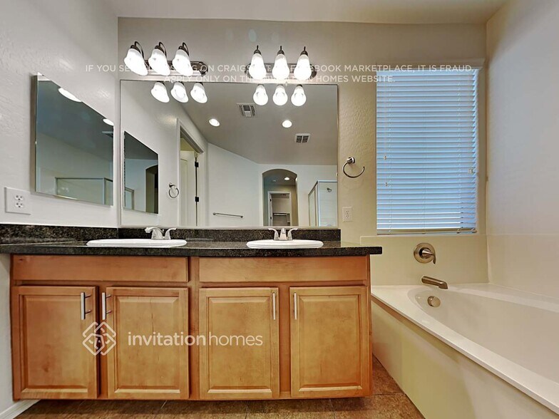 Building Photo - 1022 S Annie Ln