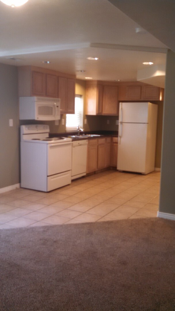 Building Photo - Spacious & Open Basement Apartment