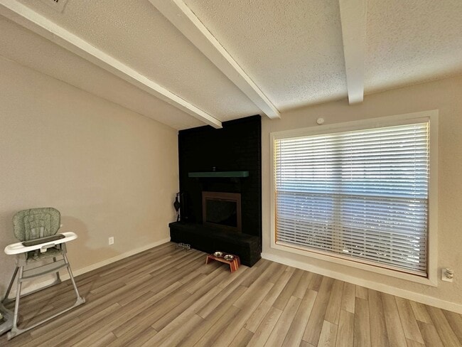 Building Photo - Remodeled