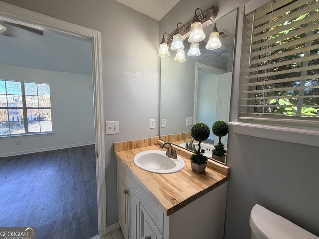 Building Photo - 379 Pine Hill Pl