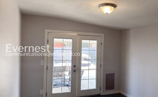 Building Photo - 3-Bed/2-Bath Home/ Pet Friendly/Available Now!