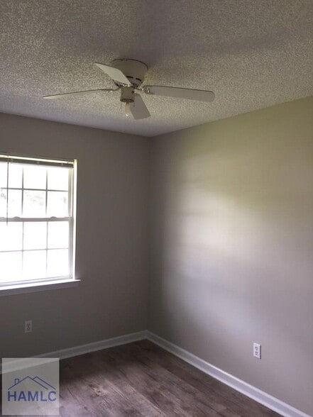 Building Photo - 936 Poppleton Dr