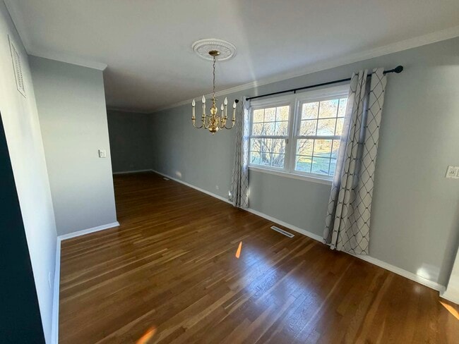 Building Photo - 1730 N Ridge Ave