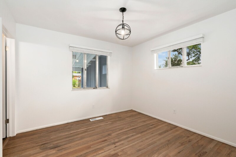 Building Photo - 1007 Redwood Dr