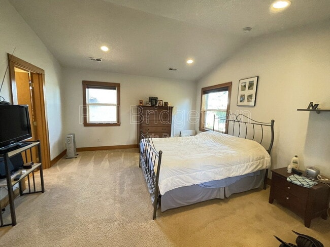 Building Photo - 4834 SE Kelly St