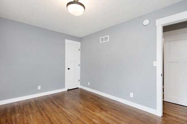 Building Photo - 1801 Elaine Dr