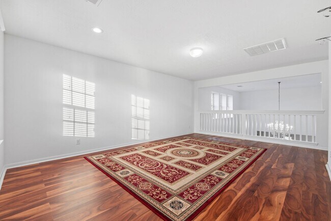 Building Photo - Comfort and Convenience in This Bay Colony Pointe Beauty