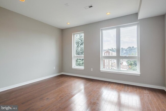 Building Photo - 3832 Manor St