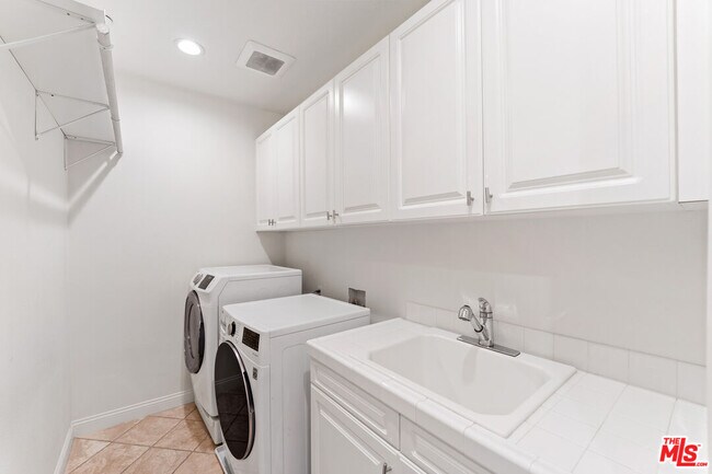 Building Photo - 1952 Hazel Nut Ct