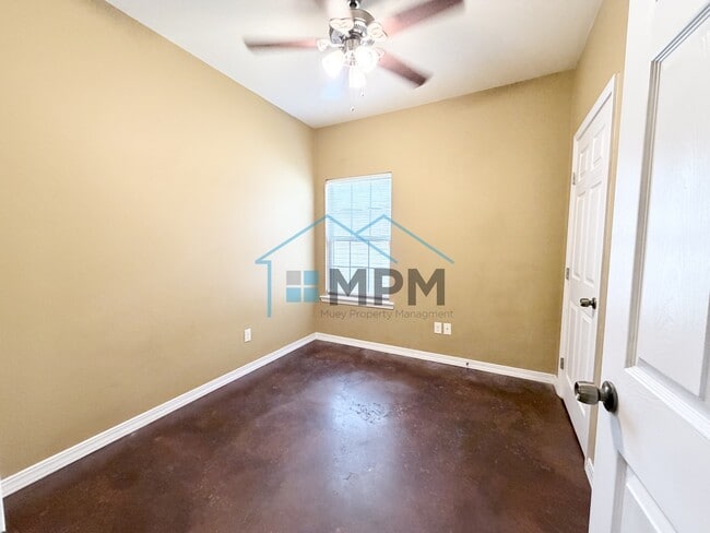 Building Photo - 122 Flagstone Dr