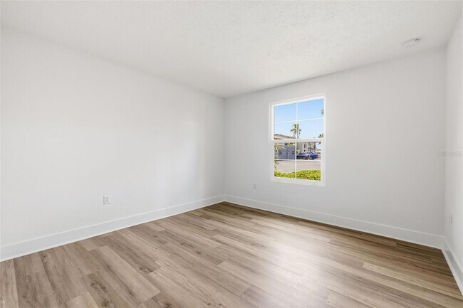 Building Photo - 554 Plaza Seville Ct