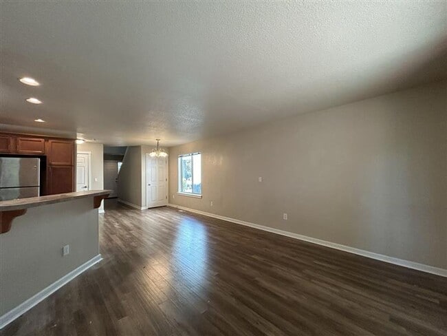 Building Photo - Move-In Ready! 3 Beds 2.5 Baths Townhome with Stainless Steel Appliances, W/D Hookups, and Gas Fo...