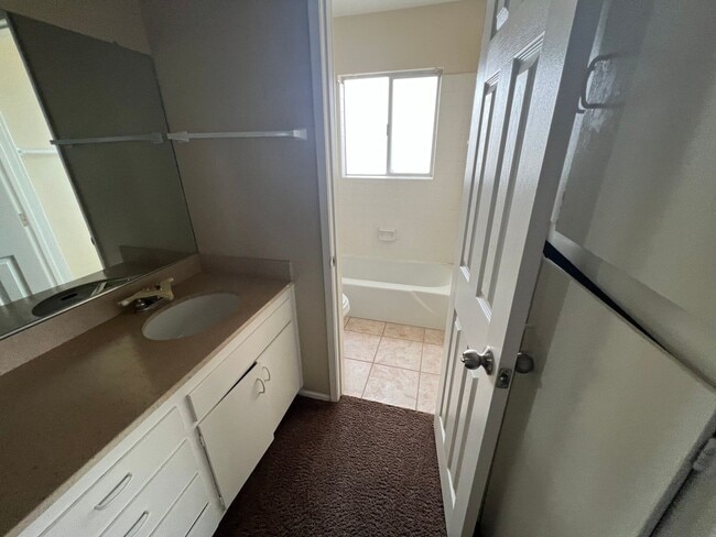 Building Photo - Large Home in Well Established Chula Vista Neighborhood