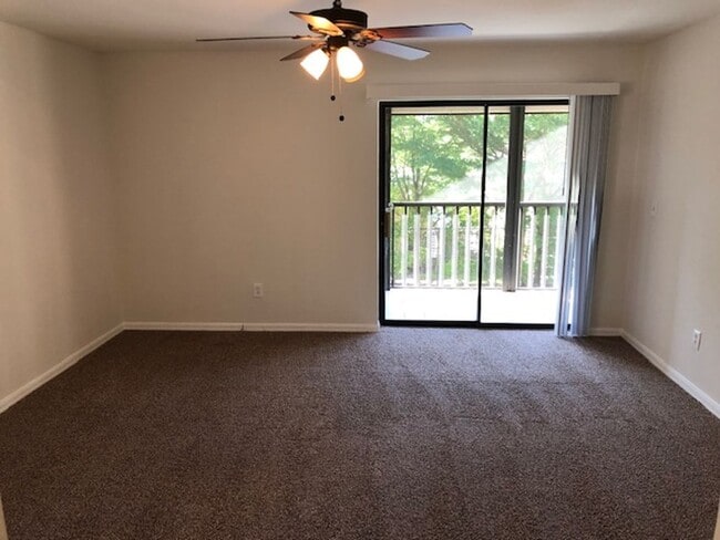 Building Photo - 9648 Windsor Gardens Ln