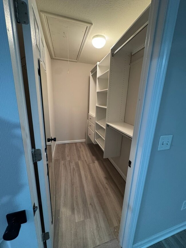 Building Photo - 210 Sunview Dr