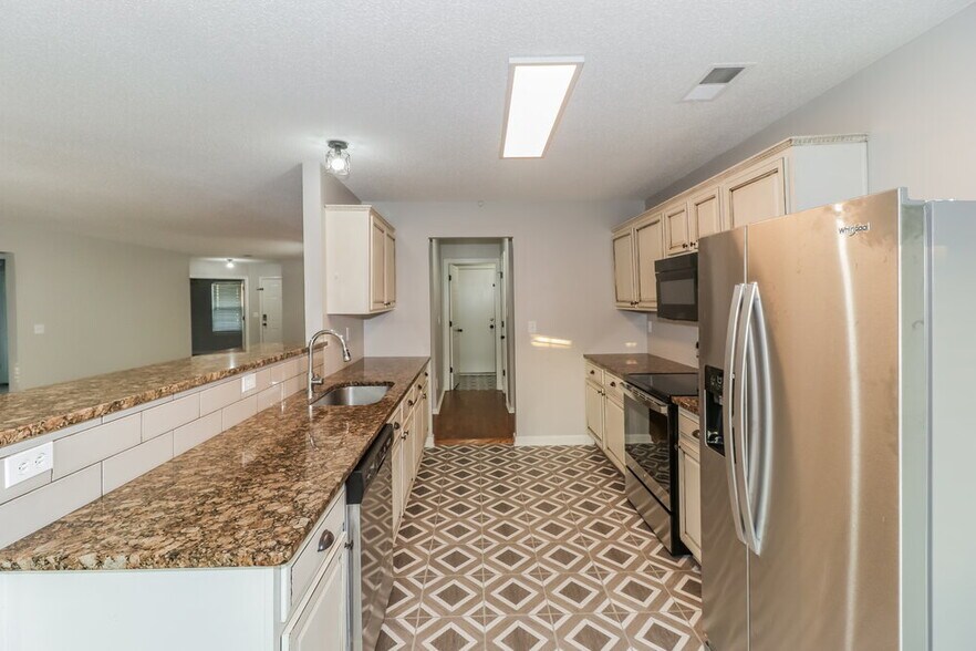 Building Photo - 7427 Fox Creek Dr