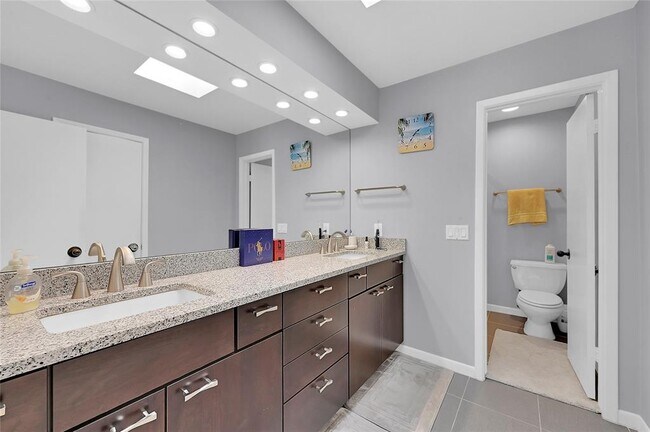 Building Photo - 11528 Riverview Dr