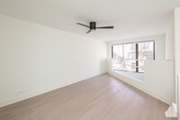 Building Photo - 944 W Grace-A102