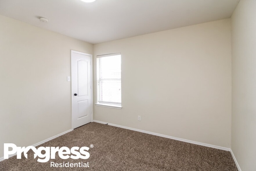 Building Photo - 412 Round Rock Dr