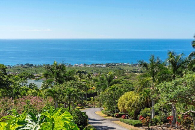 Building Photo - Luxury furnished 4 bedroom 3 bathroom with pool, spa, and outdoor showers