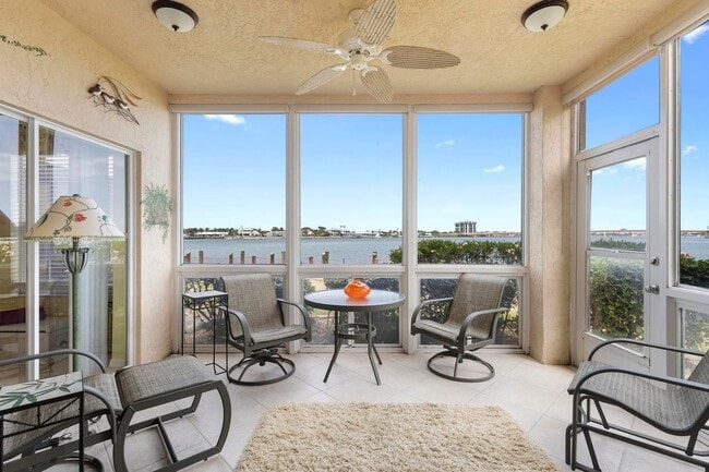 Building Photo - Beautiful Fully Furnished 3/2 Bouchelle Is...